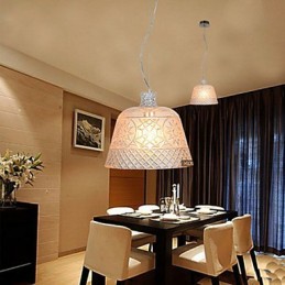 O lustre com pingente de escultura em vidro de arte decorativa