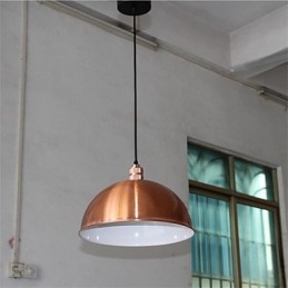 Um lustre de ferro retrô exclusivo