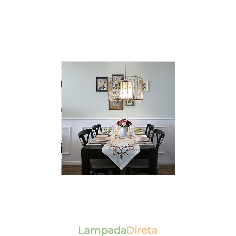 A única cabeça da lâmpada é composta por contas cilíndricas.