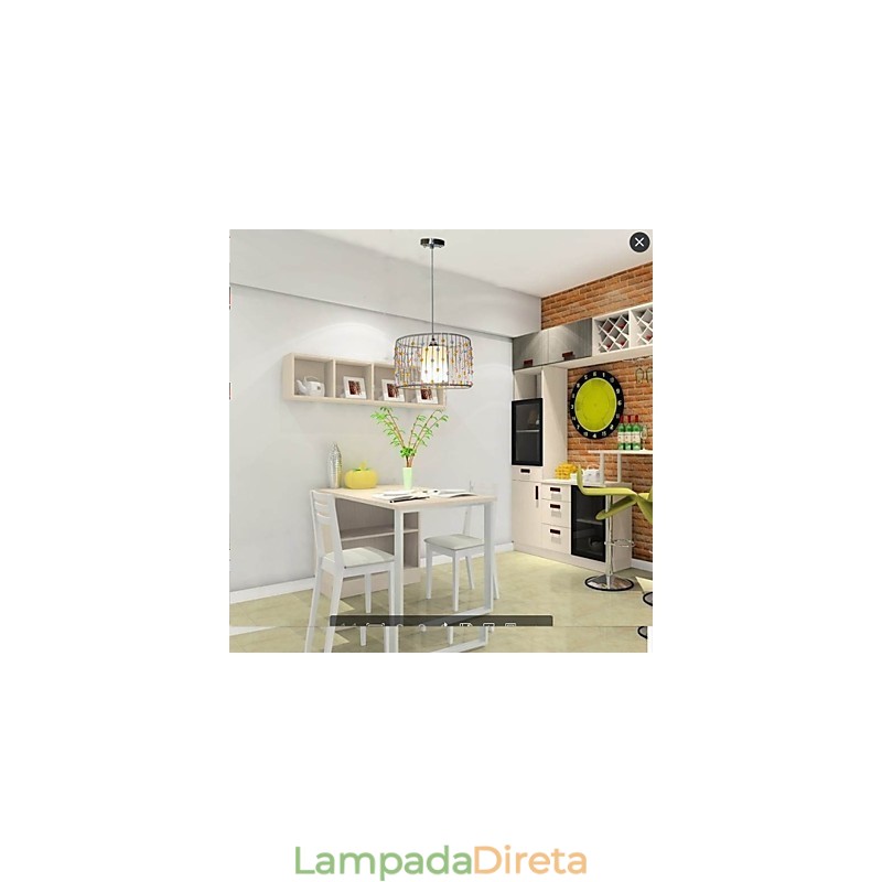 A única cabeça da lâmpada é composta por contas cilíndricas.