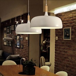 Luminária pendente de metal com pintura country