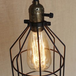 Indústria rural americana contratou uma única cabeça de lustre de ferro pequeno e criativo