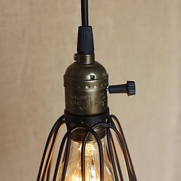 Indústria rural americana contratou uma única cabeça de lustre de ferro pequeno e criativo