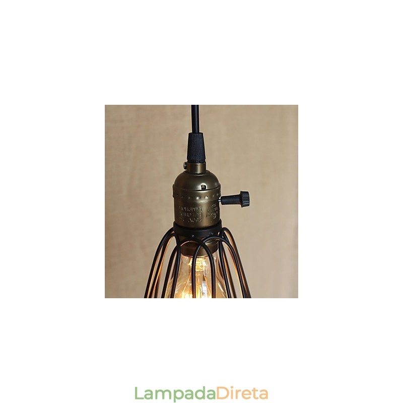 Indústria rural americana contratou uma única cabeça de lustre de ferro pequeno e criativo