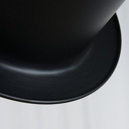 Luminária pendente de metal com pintura retrô para garagem