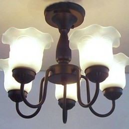 Lustre de metal com pintura clássica tradicional