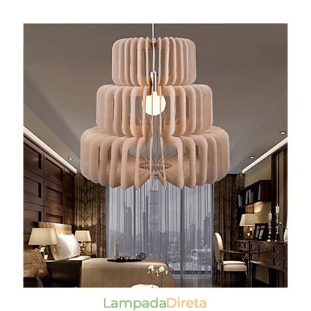 Lustre de madeira vintage com três camadas de bolo Lustre de madeira vintage com três camadas de bolo