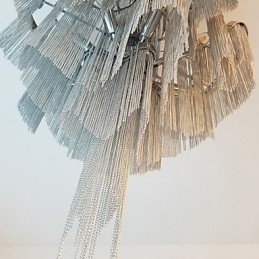 Lustre de alumínio com pingente de designer, cor prata, escada em espiral