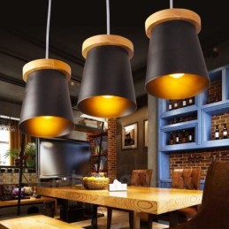 Luminária pendente estilo nórdico moderno contemporâneo de madeira com 3 luzes e abajur de ferro