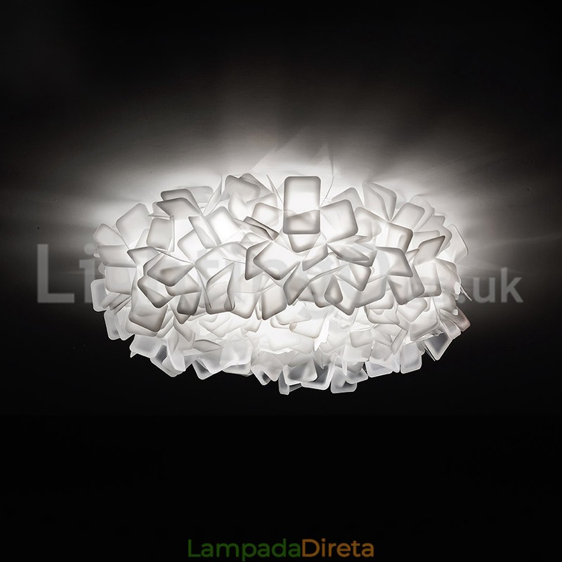 Fonte de luz moderna com três luzes de teto embutidas com comutação de cores