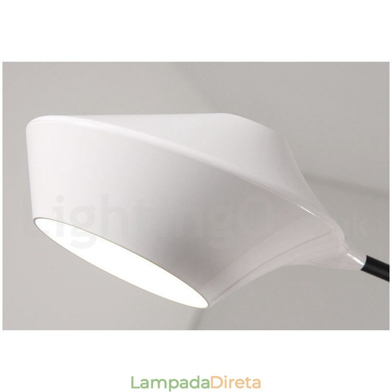Lustre moderno e contemporâneo com cúpulas de acrílico branco e preto