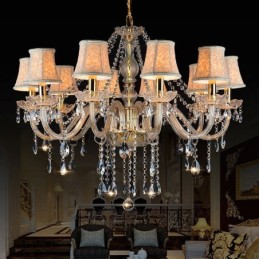 Lustre grande de cristal K9 com velas douradas e abajures
