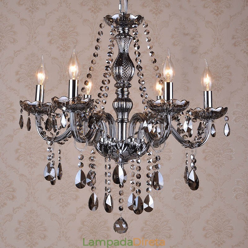 Lustre grande de cristal K9 com velas de cor cinza e abajures
