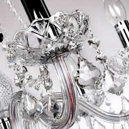 Lustre de luxo com 6 luzes em destaque