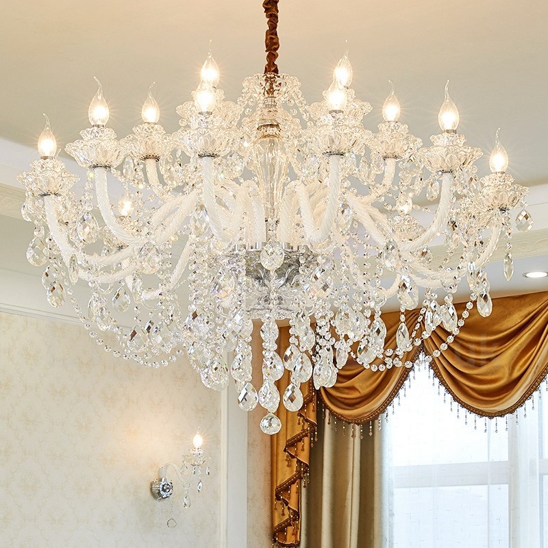 Lustre de cristal transparente com 18 (12+6) luzes e braços brancos