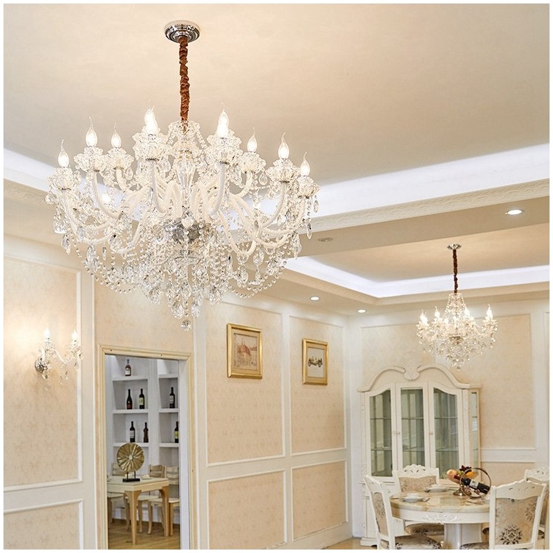 Lustre de cristal transparente com 18 (12+6) luzes e braços brancos