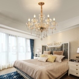 Lustre de ouro com lustre de cristal transparente