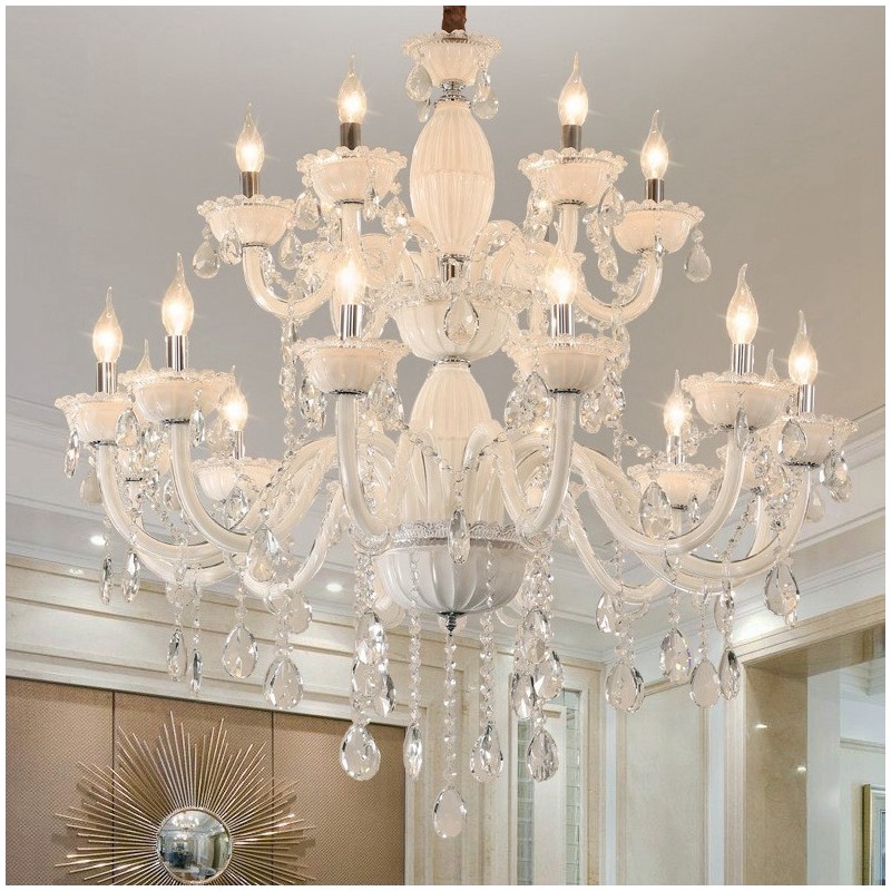 Lustre de vela elegante branco de 18 (12+6) luzes com cristal