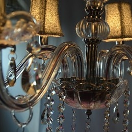 Lustre moderno de luxo com 6 luzes em decoração de cristal