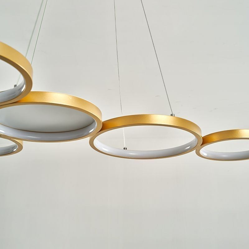 Luminária pendente estilosa em alumínio com arte no teto
