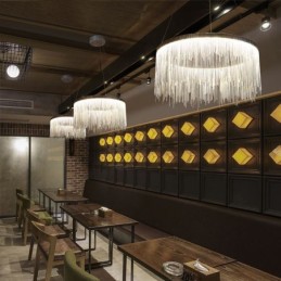 Lustre redondo com pingente de borla de luxo
