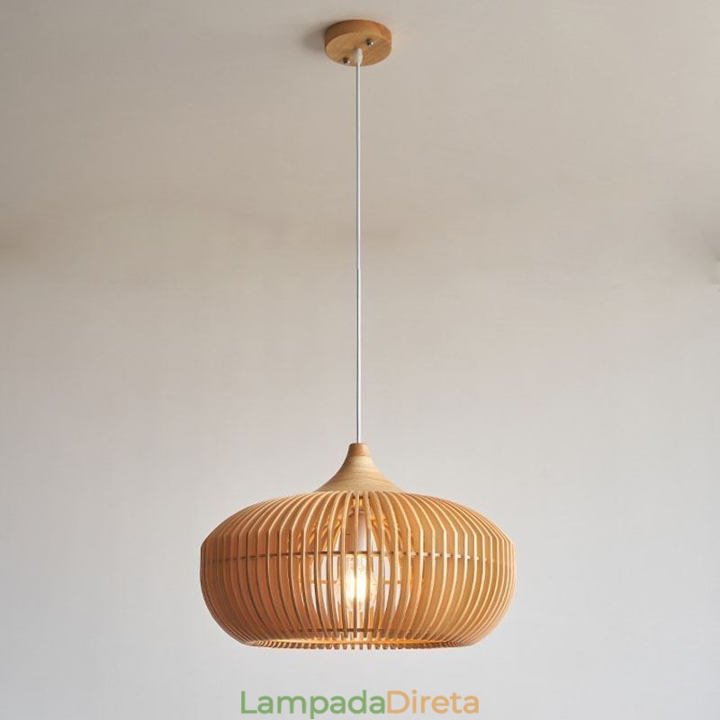 Lustre pendente com moldura de madeira em formato de abóbora
