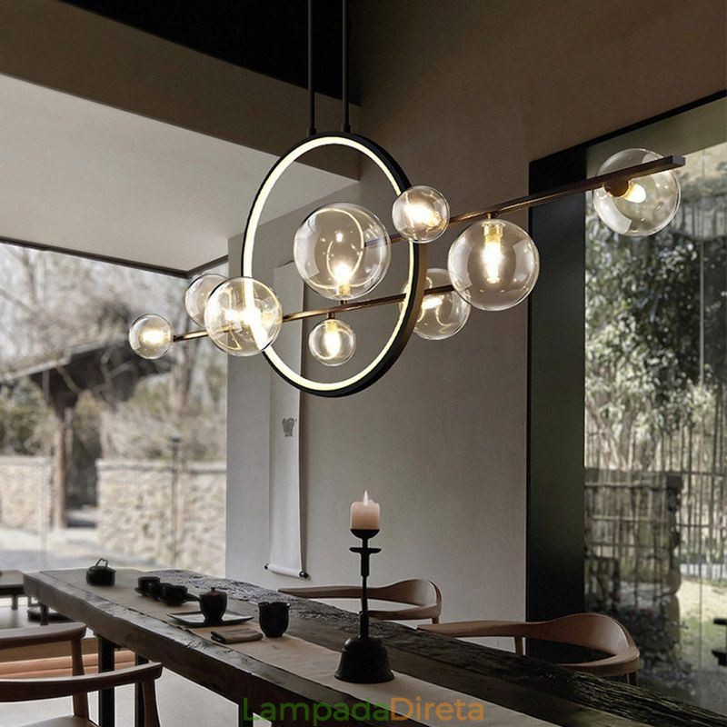 Lustre de metal moderno com bolhas de vidro transparente e lâmpadas pendentes
