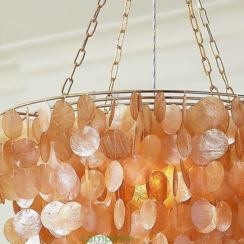Lustre de concha natural redondo em camadas pendurado marrom claro preto