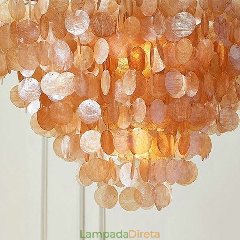 Lustre de concha natural redondo em camadas pendurado marrom claro preto