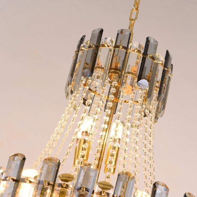 Moderno e elegante lustre pendente de cristal cônico