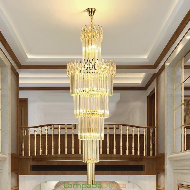 Escadas modernas e espetaculares de luz pendente de teto alto