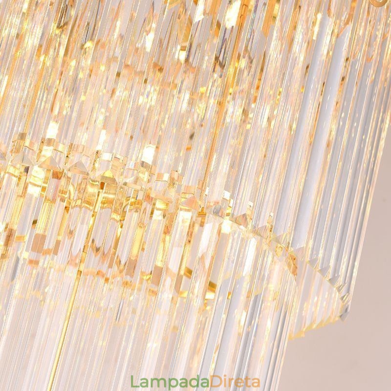Escadas modernas e espetaculares de luz pendente de teto alto