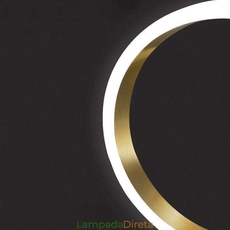 Luminária pendente de latão com anéis decorativos