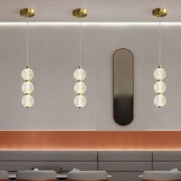 Luminária pendente de acrílico com contas decorativas