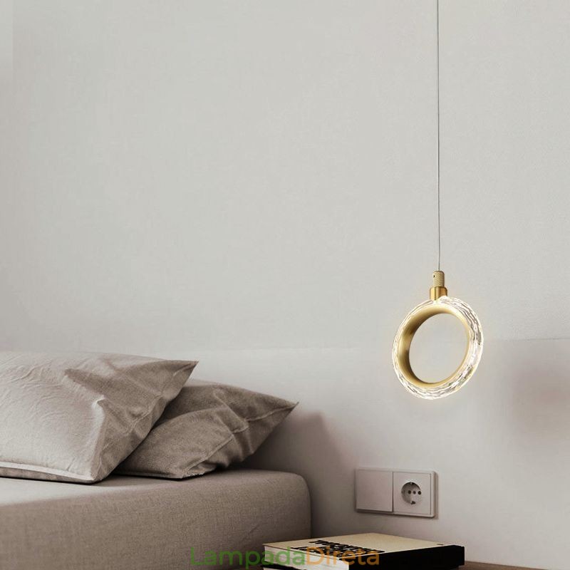 Luminária pendente de acrílico com anel e holofote