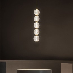 Luminária pendente de acrílico com contas decorativas