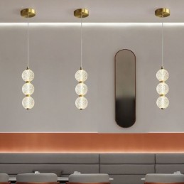 Luminária pendente de acrílico com contas decorativas