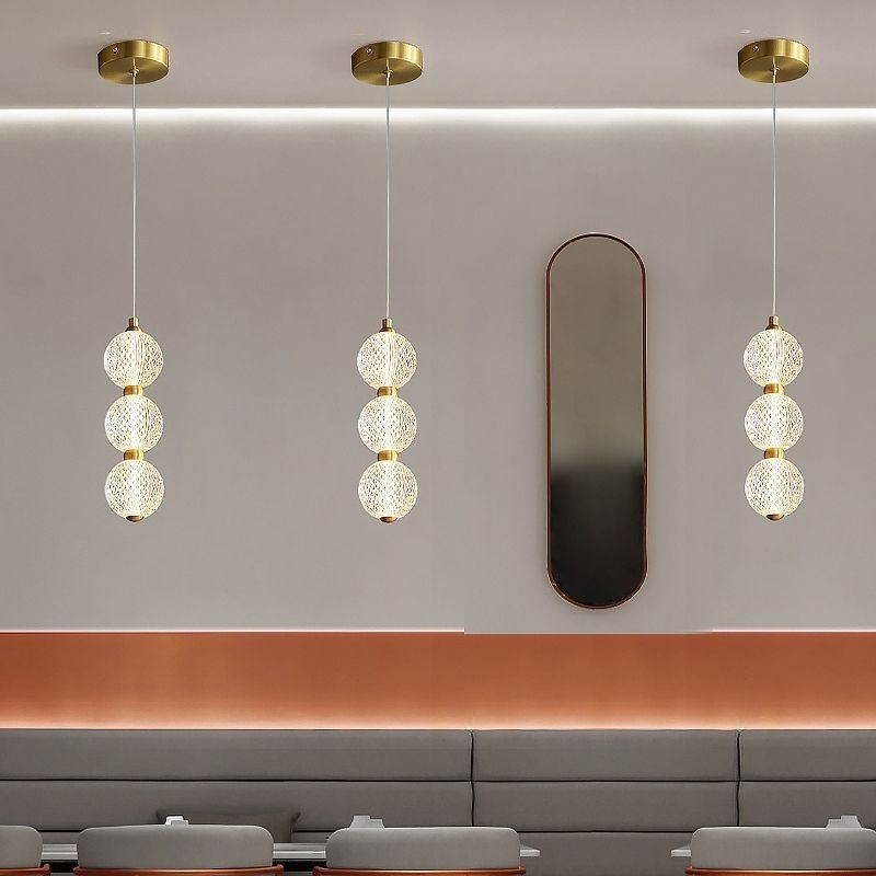 Luminária pendente de acrílico com contas decorativas