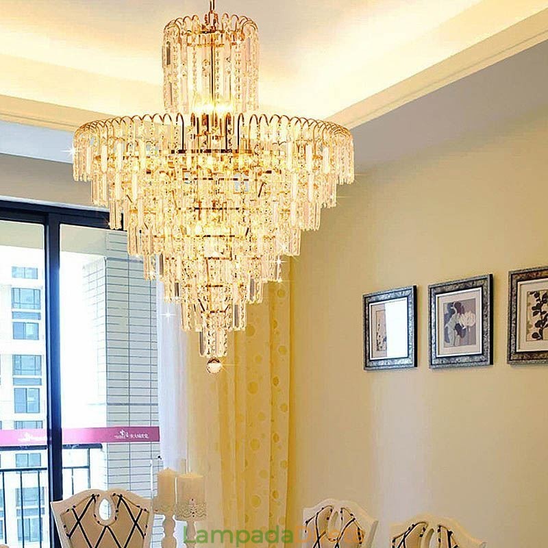 Lustre moderno e elegante de cristal com pingente cônico