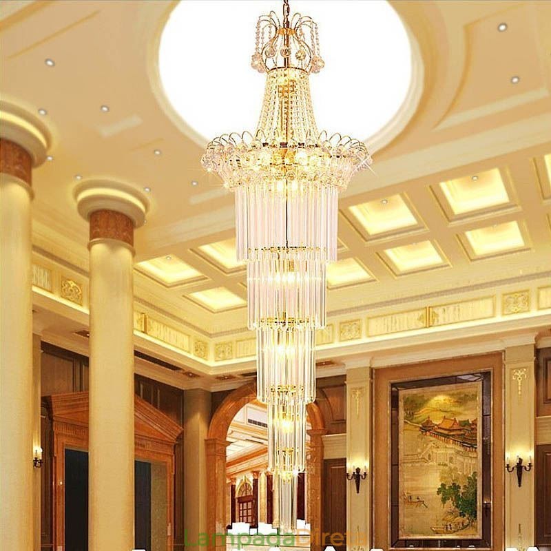 Elegante lustre longo de cristal pendente