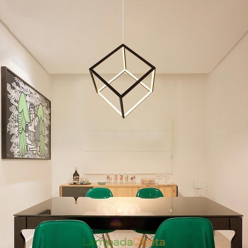 Luminária pendente preta iluminação cubo geométrico