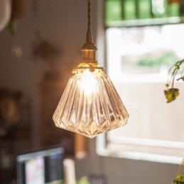 Luminária pendente de vidro com nervuras em diamante transparente