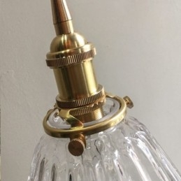 Luminária pendente de vidro com nervuras em diamante transparente