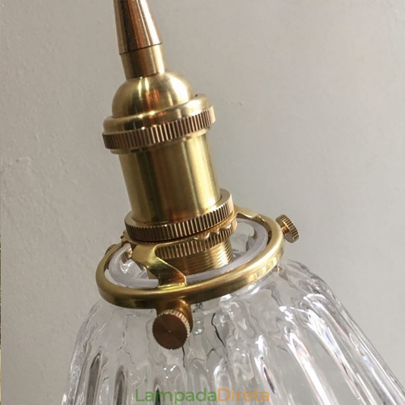 Luminária pendente de vidro com nervuras em diamante transparente