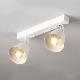 Iluminação de trilho de ferro industrial com holofotes vintage rústicos