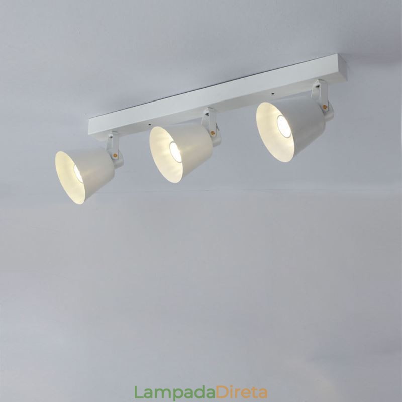 Iluminação de trilho de ferro industrial com holofotes vintage rústicos