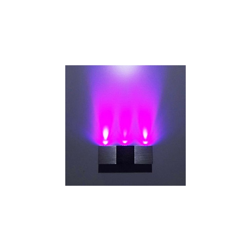 Luminária de parede moderna com corpo retangular de alumínio com luz difusora