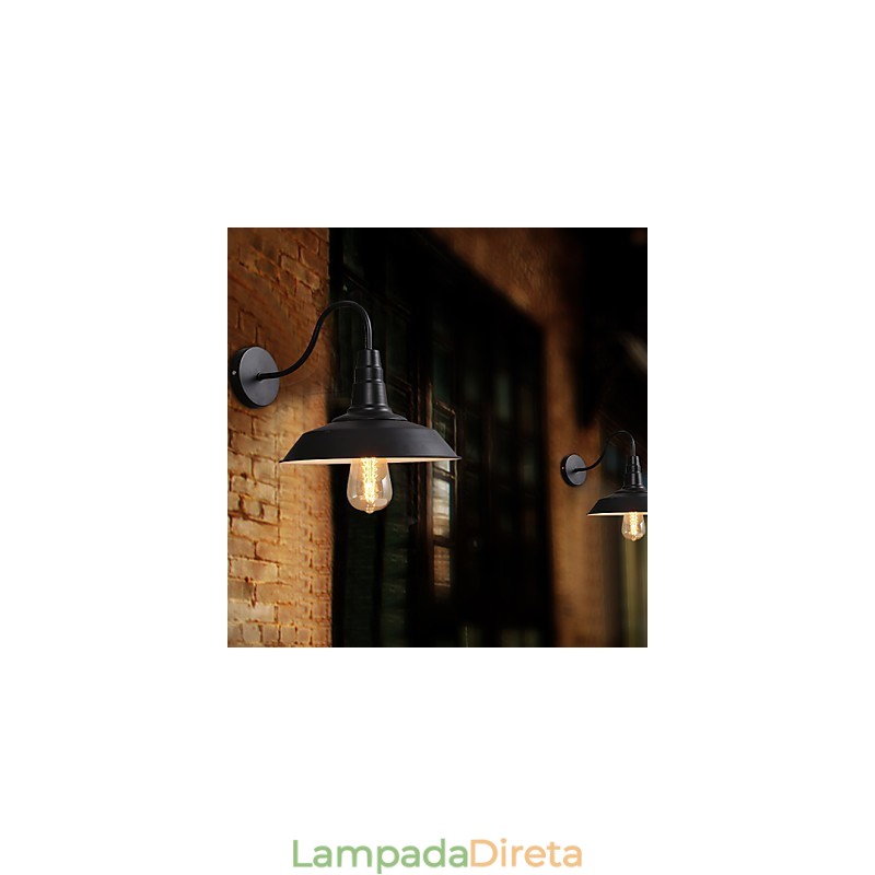 Restaurando os modos antigos é a velha lâmpada de rua, varanda, corredor, pote de ferro forjado, luminária de parede