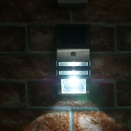 Luminária de parede solar branca com sensor de movimento PIR