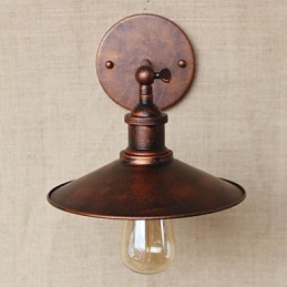 Vila de estilo industrial minimalista em frente ao corredor da igreja, arandela decorativa de bronze vermelho, guarda-chuva nostálgico